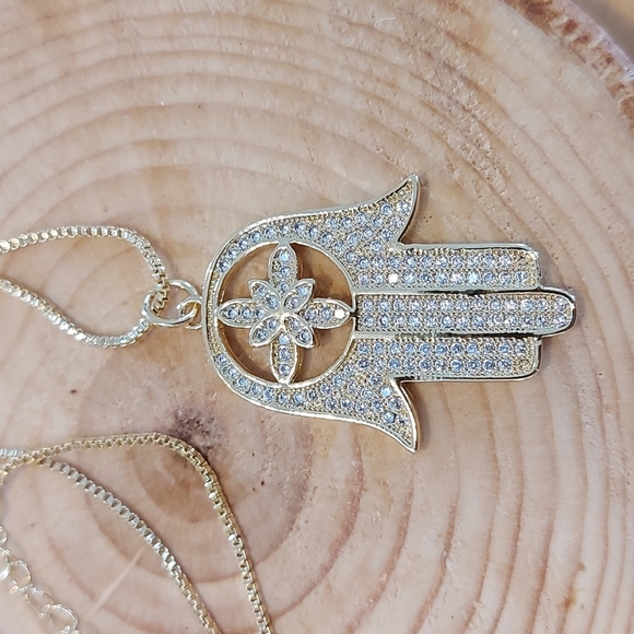 Mandala gold plated Hamsa necklace - Picture 3 of 3
